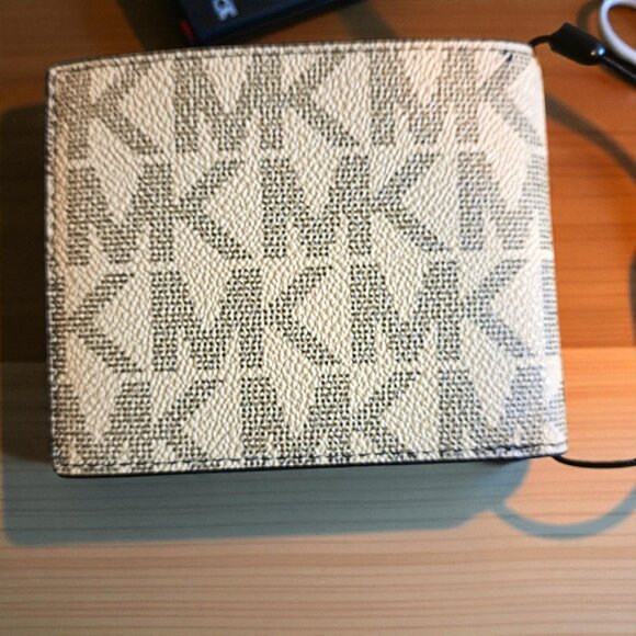 Michael Kors MK Beige/Brown Men's Slim Billfold Wallet NWT - Picture 6 of 7